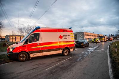 Holzmaden: Golf faehrt auf abbiegenden Bmw auf - 1 Verletzte